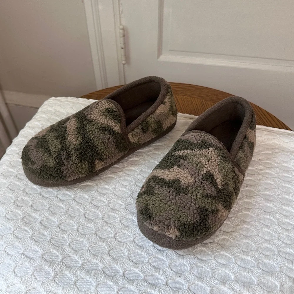 3/$20💥 Camouflage Fleece Slippers Kids Sz 6 Cozy Wonder Nation NWOT Loungewear